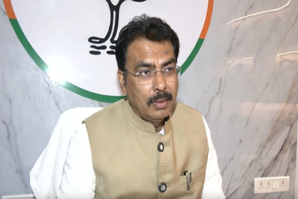 आजादी में सभी का योगदान, कांग्रेस ने केवल एक परिवार का महिमामंडन किया!