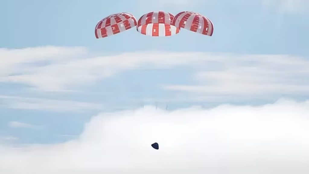 गगनयान मिशन की सुरक्षित लैंडिंग के पैराशूट्स का इसरो ने किया सफल परीक्षण