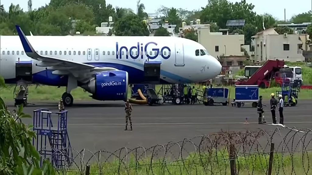 IndiGo में मची अफरा-तफरी पाँचवें दिन भी जारी, संचालन धीरे-धीरे बहाल; सुप्रीम कोर्ट पहुंचा मुद्दा