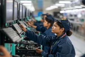 India-has-become-the-second-largest-mobile-manufacturing-hub-with-production-increasing-sixfold!