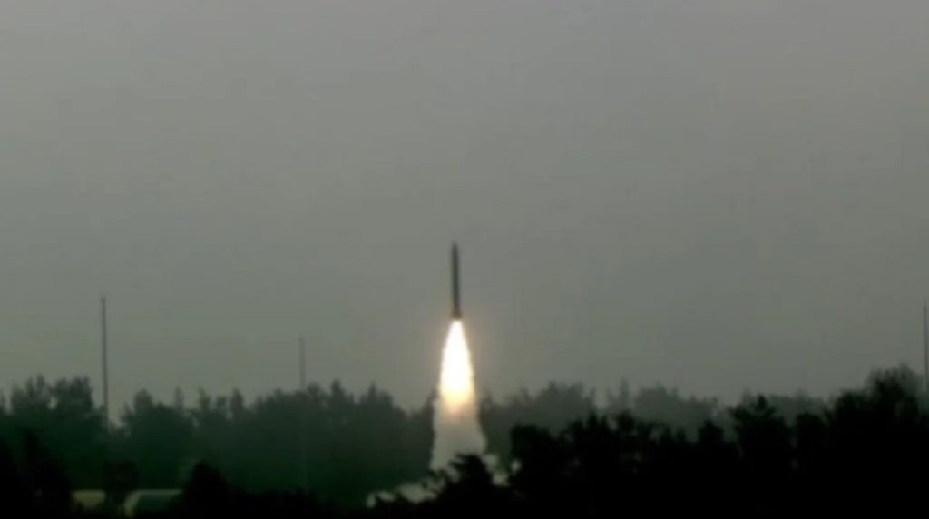 एक ही लॉन्चर से दो ‘प्रलय’ मिसाइलों का साल्वो लॉन्च