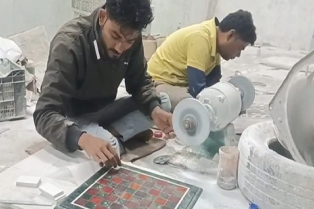 मोदी ने पुतिन को दिया मार्बल शतरंज, आगरा कारीगर उत्साहित!