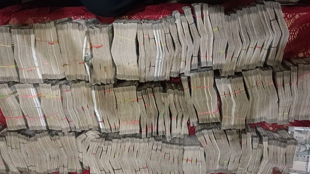 रिश्वतखोरी मामले में रक्षा मंत्रालय के अधिकारी लेफ्टिनेंट कर्नल दीपक शर्मा गिरफ्तार!