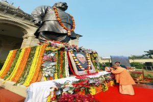 On-Atal-Bihari-Vajpayees-birth-anniversary-CM-Yogi-Adityanath-paid-his-respects-in-Lucknow-and-inspiring-thoughts-resonated!