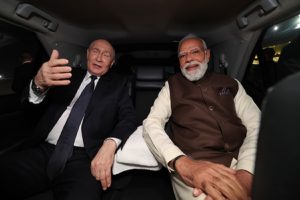 PM Modi is delighted to give a warm welcome to Putin on his arrival in India!