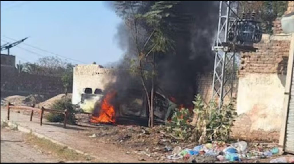 खैबर पख्तूनख्वा में TTP का घातक हमला: पाकिस्तानी जिला अफसर और दो पुलिसकर्मियों समेत पांच की मौत