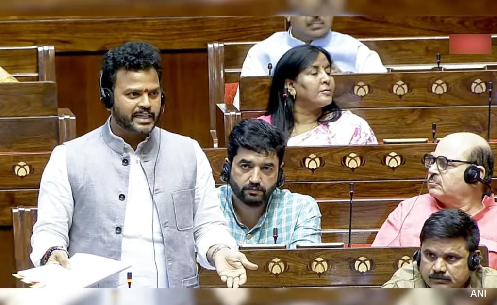 “नई रोस्टरिंग नियम के साथ कोई समझौता नहीं।”इंडिगो संकट पर सरकार का सख़्त संदेश