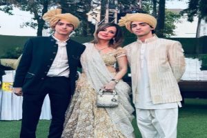 Sussanne-Khan-shared-stunning-pictures-with-her-sons-and-said-I-am-a-lioness-mother!