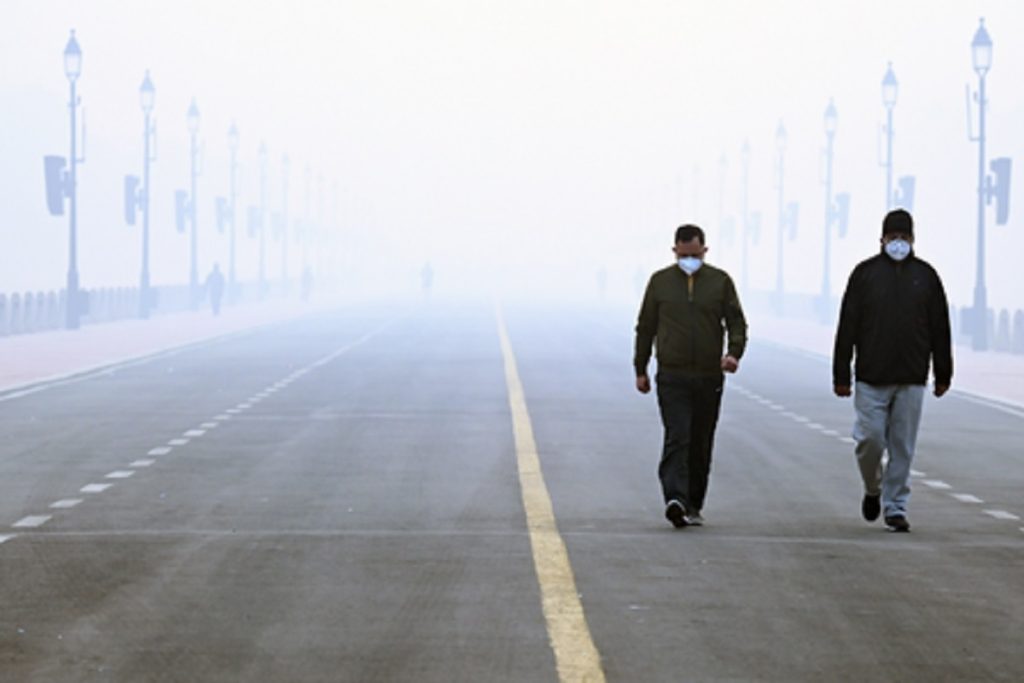 एनसीआर में प्रदूषण चरम पर, घना कोहरा; सांस लेना मुश्किल!