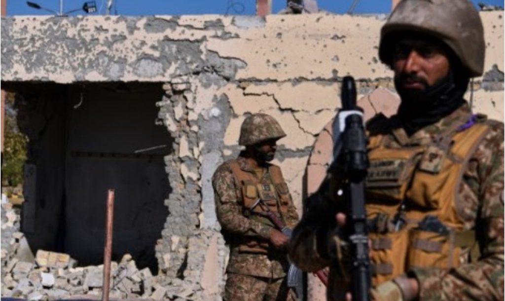 पाकिस्तान में मिलिट्री पोस्ट पर फिदायीन हमला; मारे गए चार सैनिक