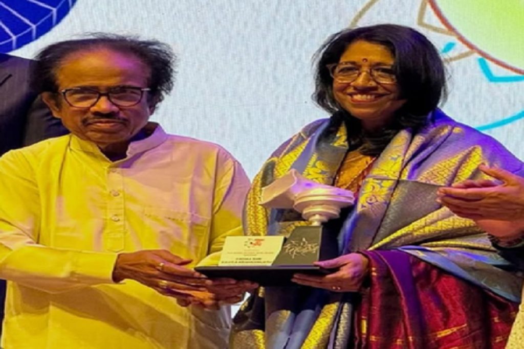 आवाज़ की पहचान, रिश्तों की मिसाल: कविता कृष्णमूर्ति की प्रेमकथा!