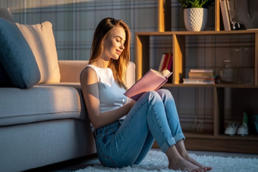 बिना दवा तनाव चिंता दूर भगाएगी बिब्लियोथेरेपी जानें इसके आज फायदे 