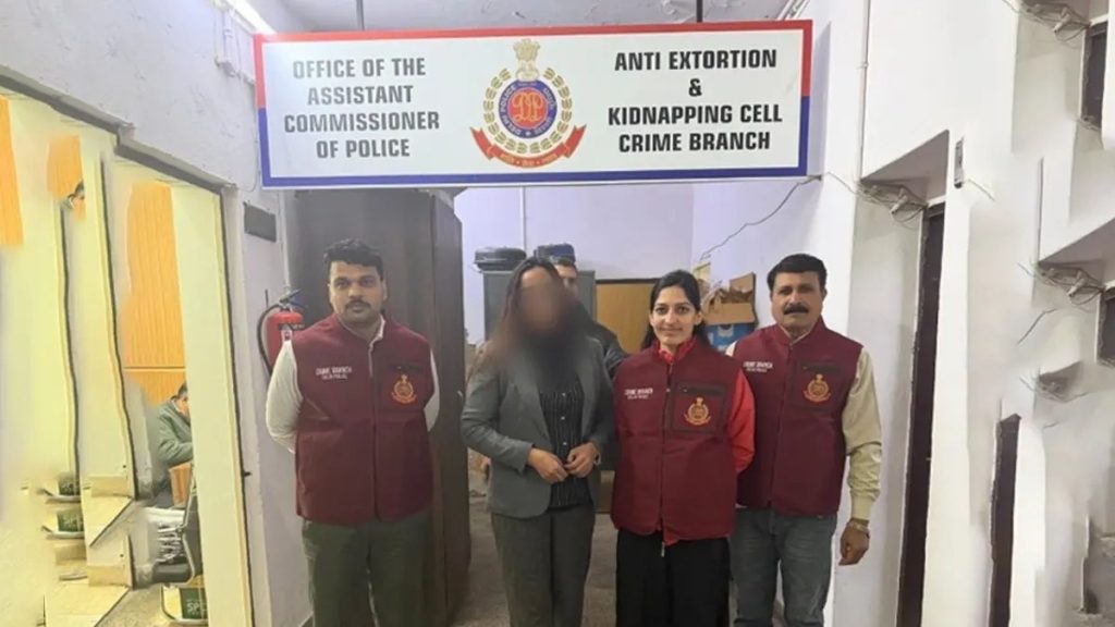 गणतंत्र दिवस से पहले फर्जी विदेशी दूतावास नंबर प्लेट से इनोवा चला रही महिला गिरफ्तार