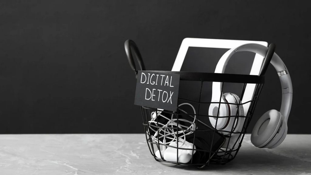 डिजिटल डिटॉक्स : तन-मन दोनों के लिए जरूरी स्क्रीन से ब्रेक, महसूस करेंगे फर्क