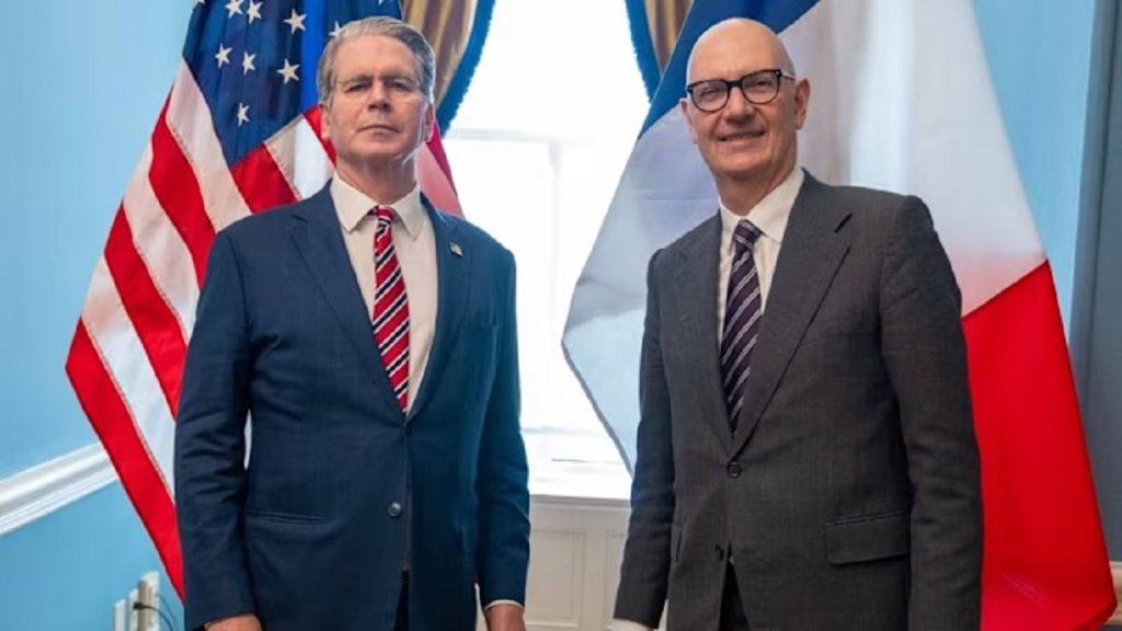 ग्रीनलैंड पर फ़्रांस की अमेरिका को चेतावनी, कहा- “वह देश यूरोपीय संघ का सदस्य है…”