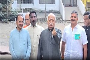 In-the-Maharashtra-local-body-elections-of-2026-prominent-figures-including-Bhagwat-and-Tendulkar-cast-their-votes!