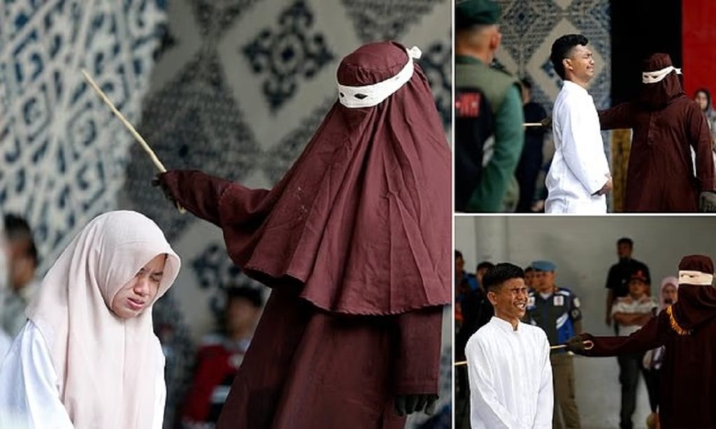 इंडोनेशिया: इस्लामी शरिया-शासित क्षेत्र में अविवाहित जोड़े को 140–140 कोड़े, महिला बेहोश