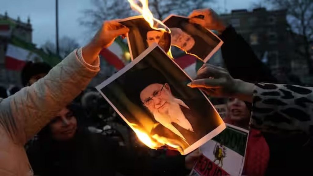 ईरान में बिगडे हालात: भारत ने की अपने नागरिकों से ईरान छोड़ने की अपील