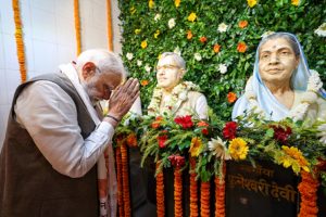 PM-Modi-pays-tribute-to-Karpoori-Thakur-on-his-birth-anniversary-calling-him-an-inspiration!