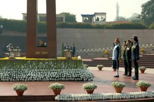 Republic-Day-PM-Modi-pays-tribute-to-fallen-soldiers-at-the-National-War-Memorial!