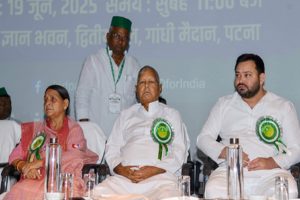 The-Delhi-High-Court-issued-a-notice-to-the-CBI-on-Lalu-Yadavs-petition-in-the-IRCTC-scam-case!