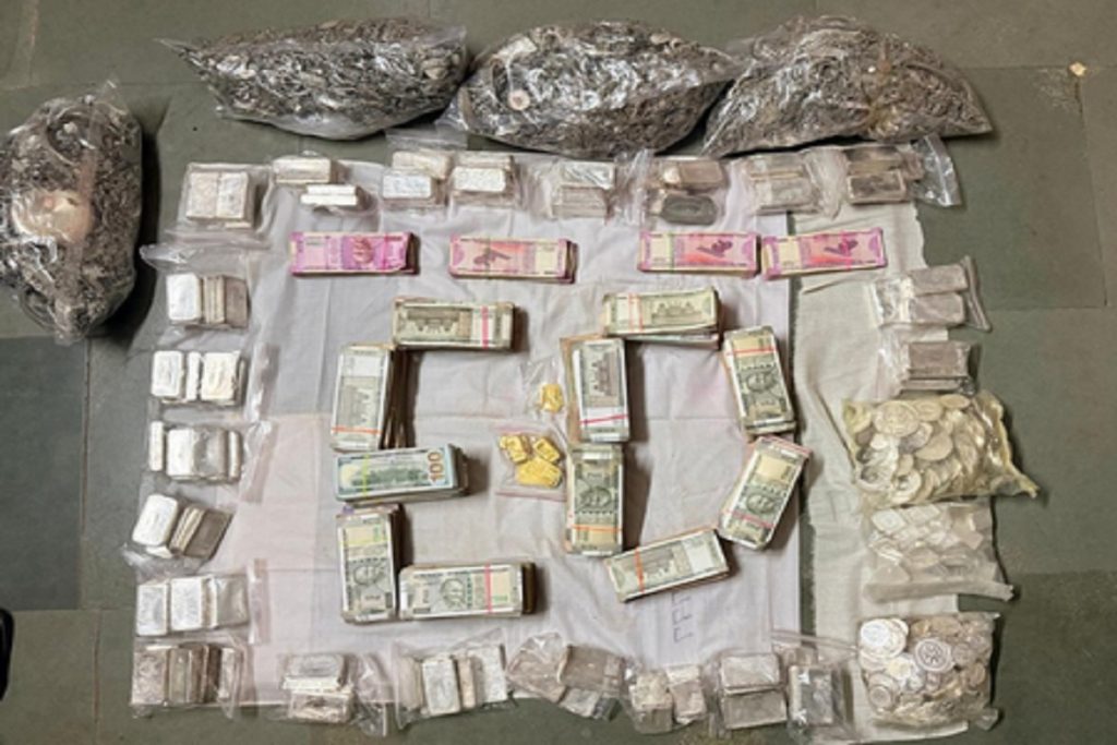 ईडी ने अहमदाबाद के शेयर बाजार धोखाधड़ी में 4 करोड़ से अधिक की जब्ती!