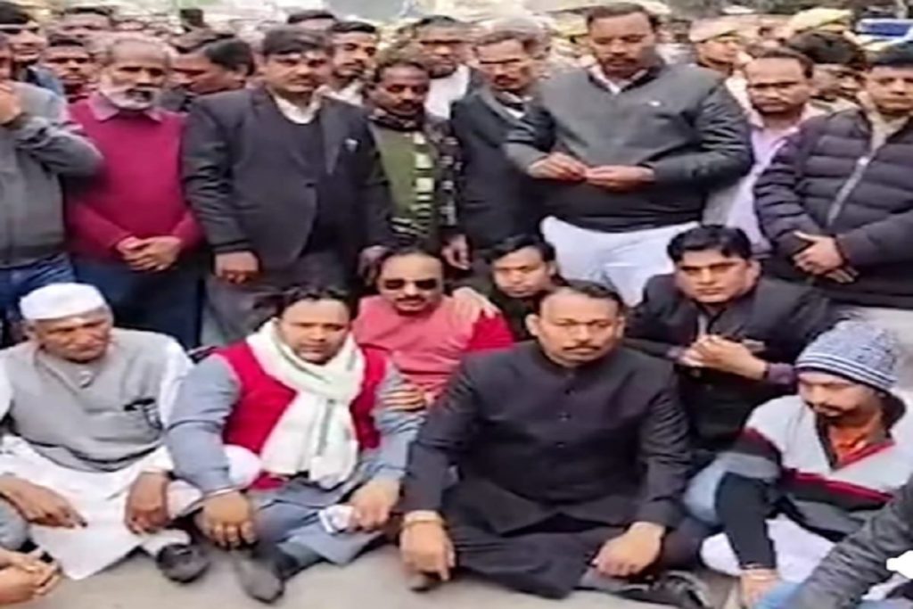 यूजीसी नियम विरोध तेज, बरेली में सिटी मजिस्ट्रेट धरने पर!