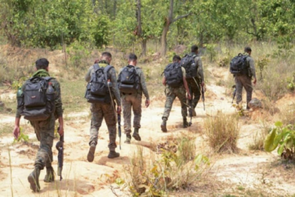 छत्तीसगढ़ : बीजापुर में 30 माओवादियों का सामूहिक आत्मसमर्पण!