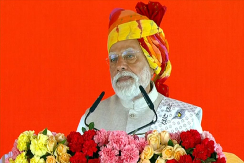 देश को बदनाम करने के लिए घात लगाकर घुसती है कांग्रेस: प्रधानमंत्री मोदी!