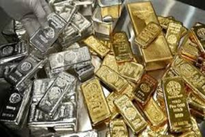 Gold-and-silver-prices-witness-a-sharp-fall-silver-drops-to-₹31800-and-gold-becomes-₹8000-cheaper!