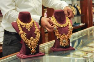Gold-shines-brighter-and-silver-prices-once-again-cross-₹2.63-lakh-per-kilogram!