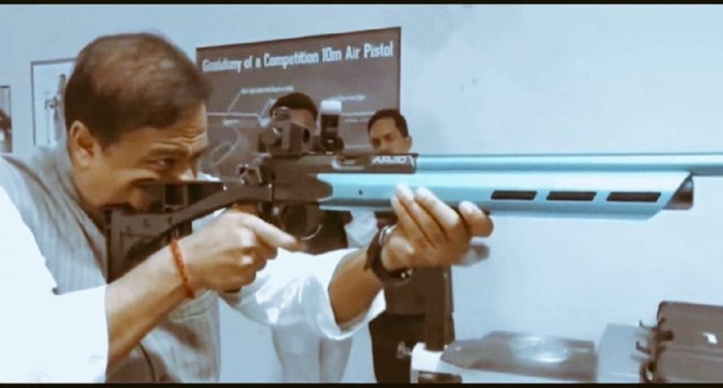 “राजनीतिक लड़ाइयाँ अदालत में न लड़ें”