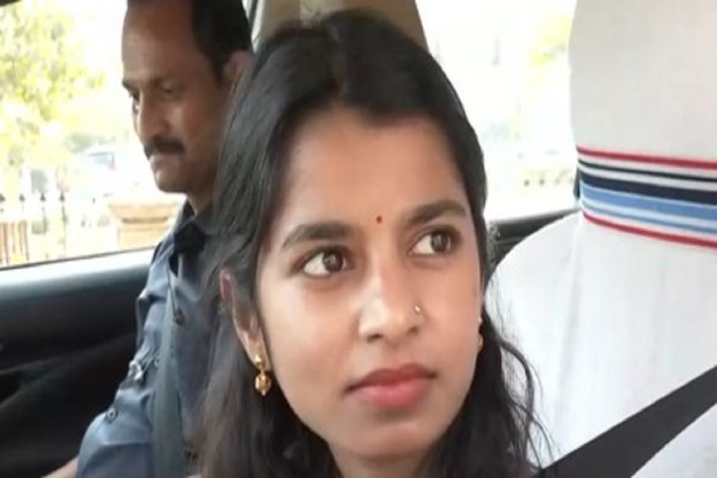 पीएम मोदी इन्फ्लुएंसर के भी इन्फ्लुएंसर हैं, मैं बहुत प्रभावित हूं: मैथिली ठाकुर!