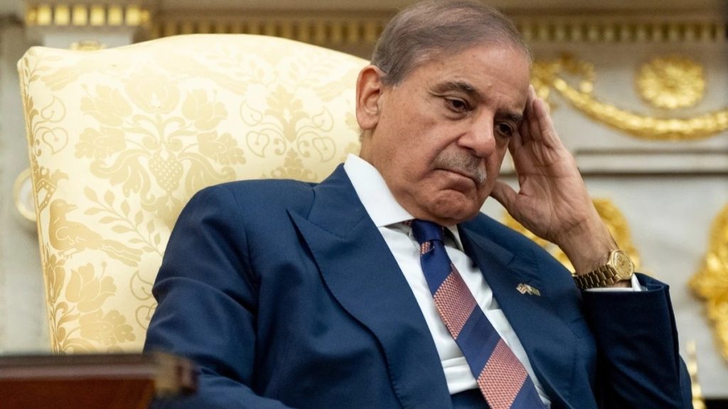 कर्जे में गले तक डूबा पाकिस्तान, वैधानिक सीमा से ₹16.8 ट्रिलियन की बड़ी चूक