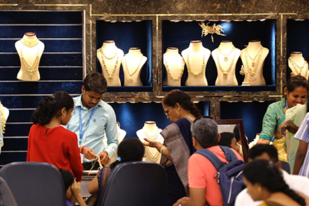 डॉलर की कमजोरी और भू-राजनीतिक तनावों से सोने-चांदी की कीमतों में आई तेज उछाल!