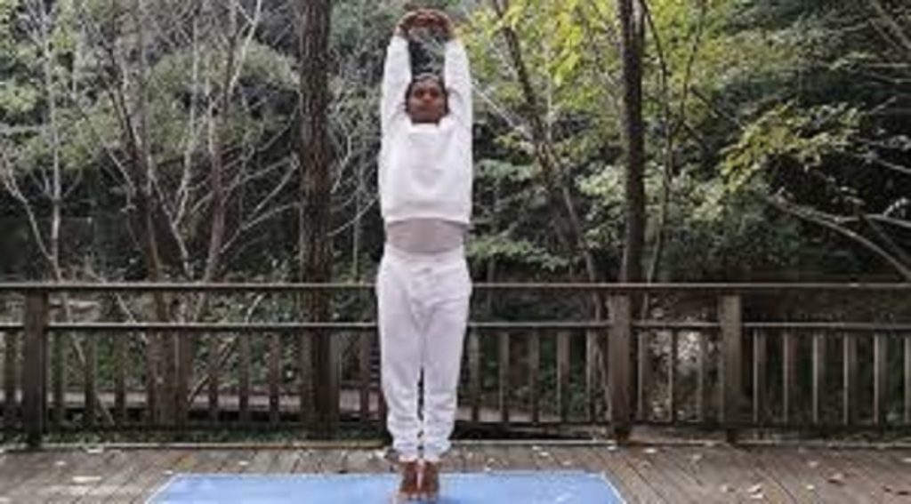 ताड़ासन से शवासन तक: कुछ मिनटों के योगासन से पाएं हाइपरटेंशन पर काबू