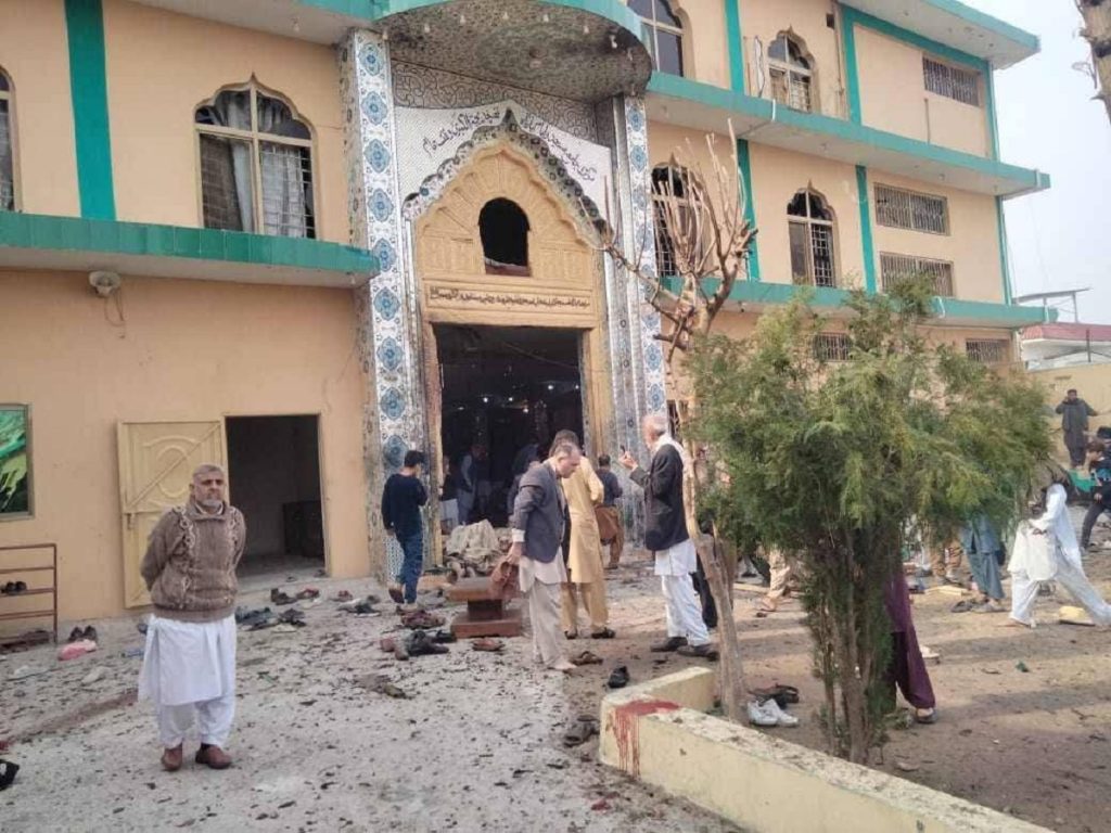 पाकिस्तान: मस्जिद में जुमे की नमाज़ के दौरान धमाका, 31 की मौत