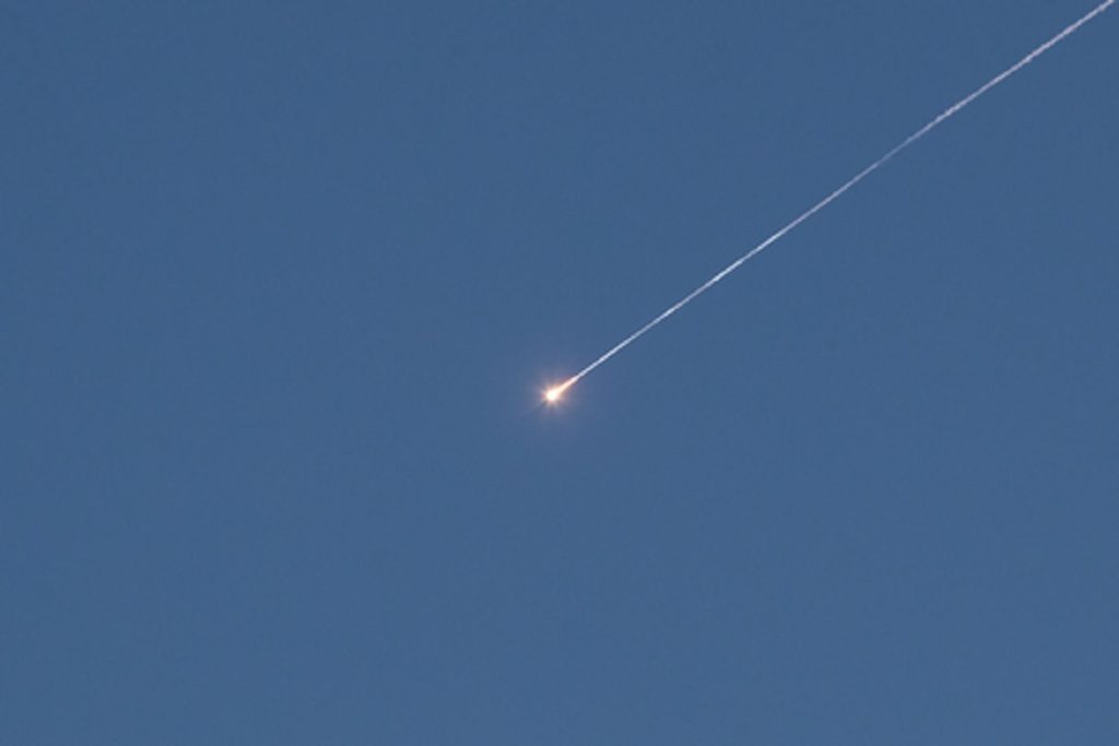 डिमोना- अराद के बाद तेल अवीव और यरूशलम  पर ईरान की स्ट्राइक, कई घायल!