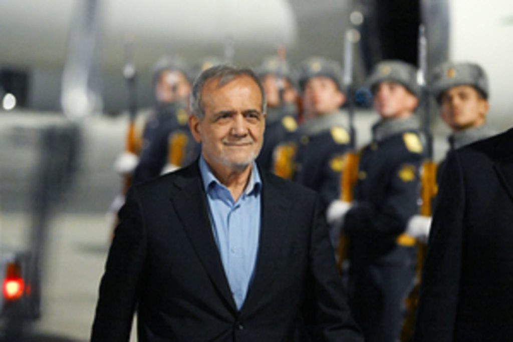 अमेरिका की आत्मसमर्पण मांग खारिज, मरते दम तक नहीं झुकेगा ईरान: पेजेशकियान!