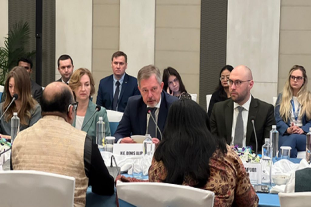 तेल के वैश्विक संकट के बीच भारत को खुद चुनना होगा आपूर्ति का स्रोत: रूसी राजदूत!