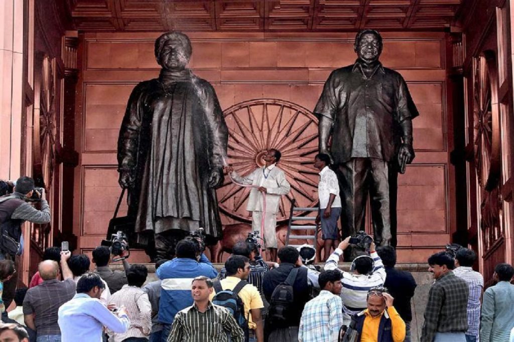  यूपी 2027 से पहले कांशीराम जयंती पर सियासी जंग तेज, कांग्रेस की भी एंट्री!