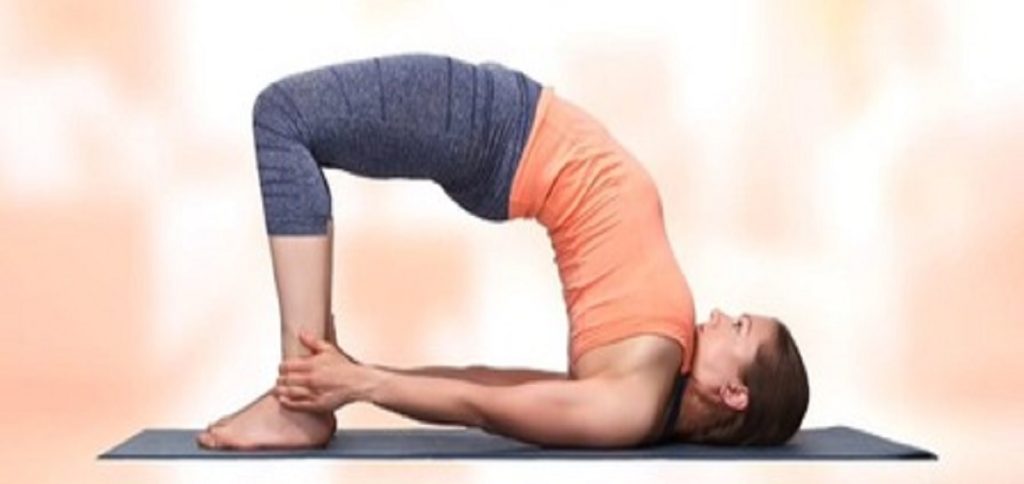 जोड़ों का दर्द और थकान? आज ही अपनी दिनचर्या में शामिल करें ‘ब्रिज पोज’