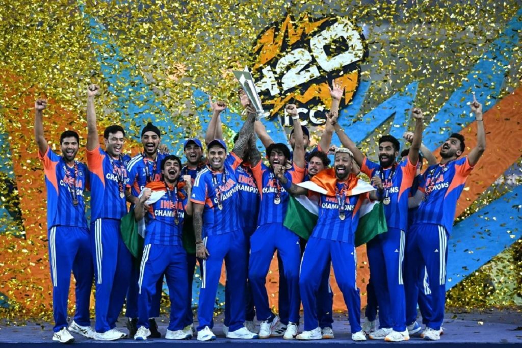 विश्व कप विजेताओं पर बरसा पैसा, BCCI देगा 131 करोड़ रुपए का नकद इनाम