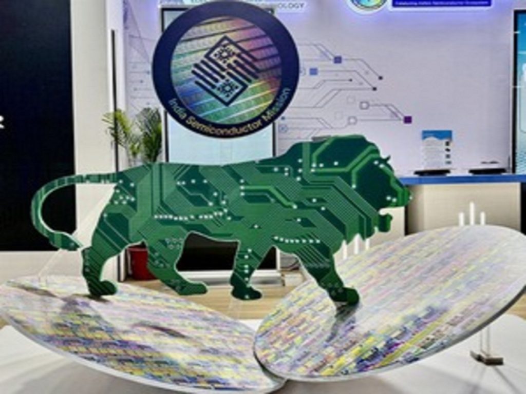 भारत का इलेक्ट्रॉनिक्स हार्डवेयर निर्यात 2024-25 में सालाना आधार पर 32 प्रतिशत से अधिक बढ़ा