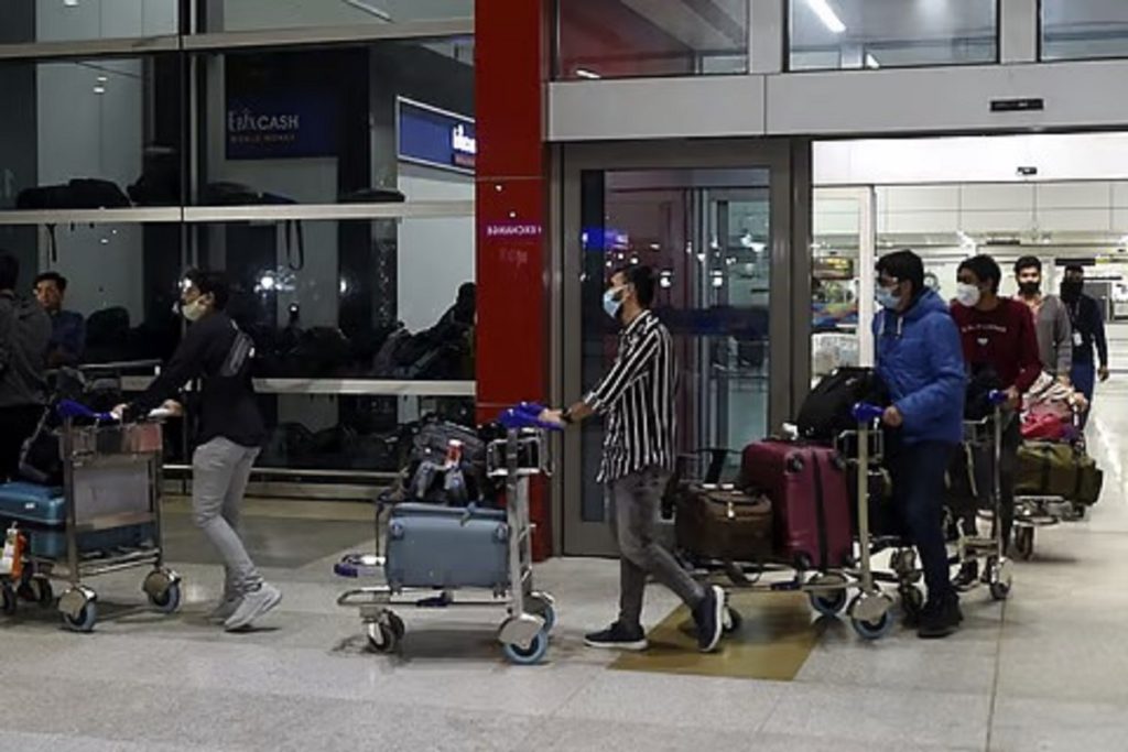 खाड़ी देशों में फंसे भारतीयों के लिए विदेश मंत्रालय ने बनाया कंट्रोल रूम