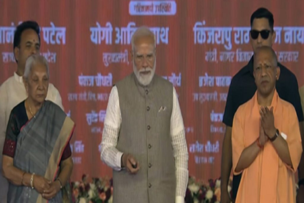 जनता के हाथों जेवर एयरपोर्ट उद्घाटन, बोले पीएम मोदी ये आपकी अमानत!