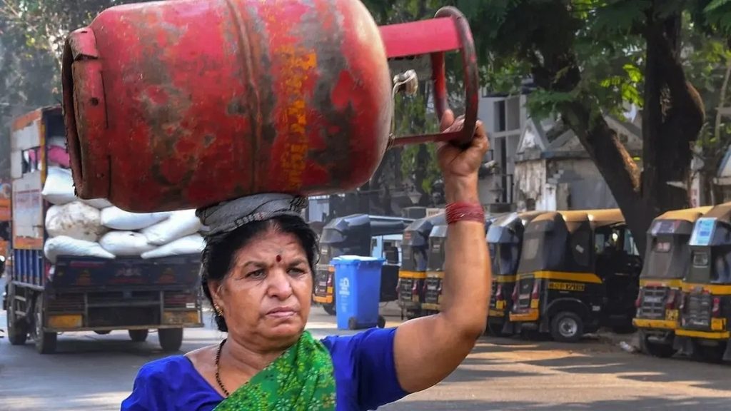 कल्याण-डोंबिवली में दो महिलाओं से ‘गैस अपडेट’ के नाम पर 4 लाख रुपये की ठगी