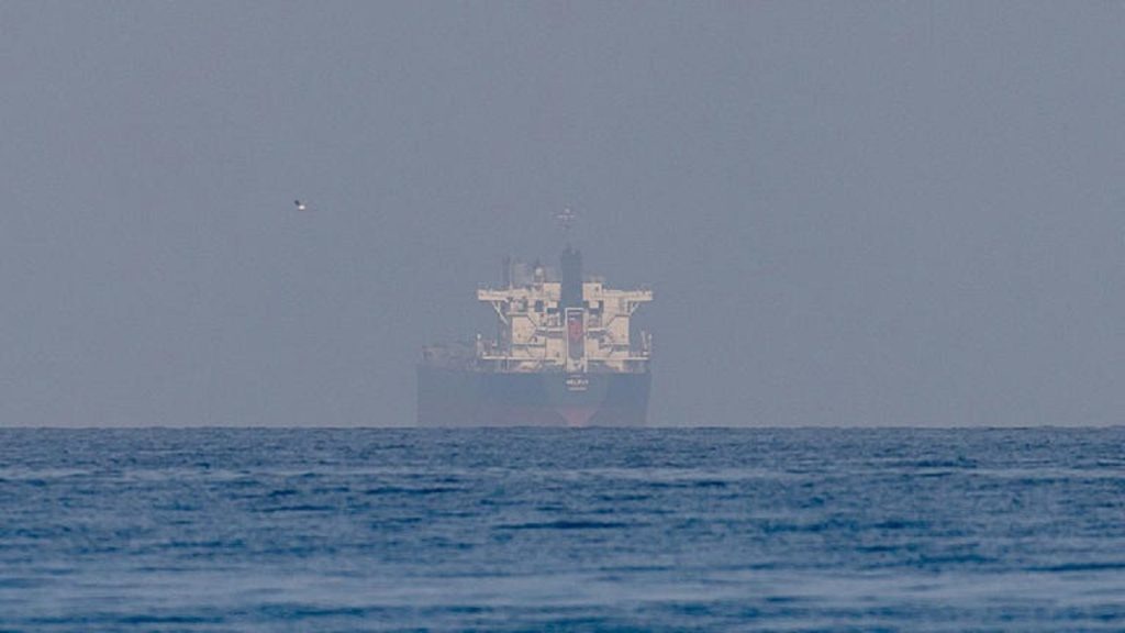 हॉर्मुज़ जलडमरूमध्य से गुजरने को तैयार 6 और LPG टैंकर, ईरान भारत से नहीं ले रहा ‘टोल’