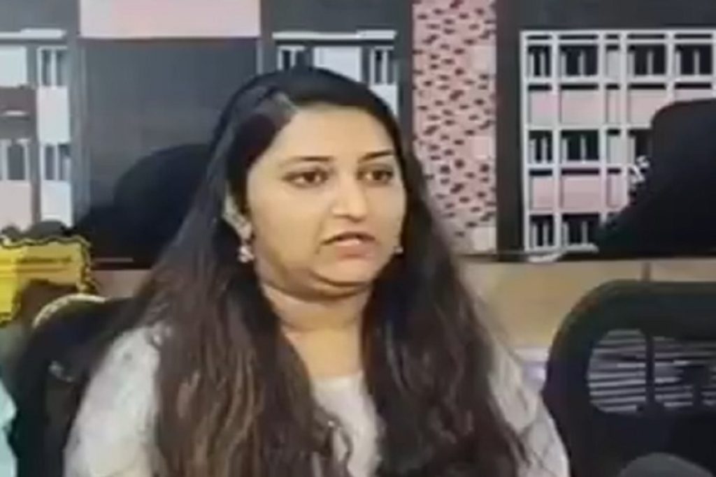 महाराष्ट्र में शहीद संतोष जगदाले की बेटी को सरकारी नौकरी मिली!