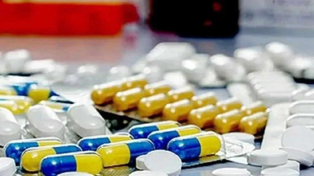 भारत औषधी उत्पादन के मामलें में दुनिया में तीसरे और मूल्य के हिसाब से 11वें स्थान पर